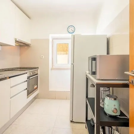 Guestready - Dafundo In Alges * Cruz Quebrada